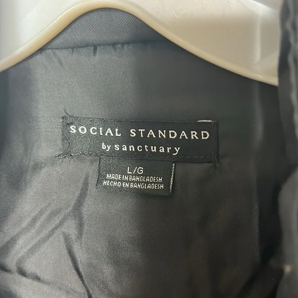 550 - Social Standard By Sanctuary NWT Black Puffer Jacket Size Large - Picture 3 of 6